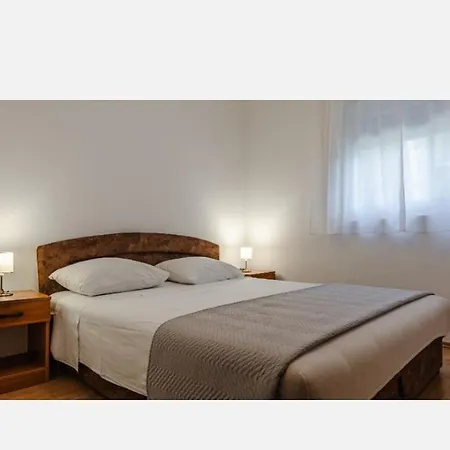 Peric Apartman Vir