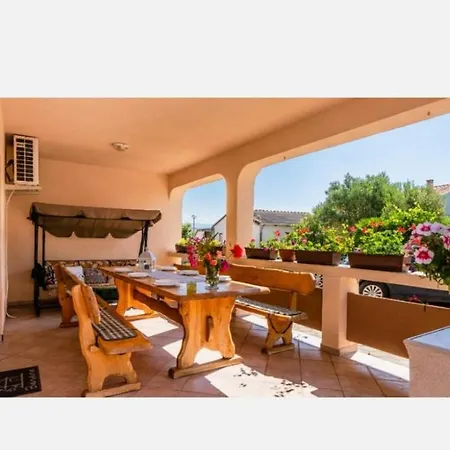 Peric Apartment Vir