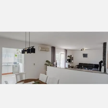 Peric Apartman Vir