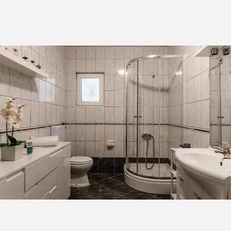 Peric Apartment Vir