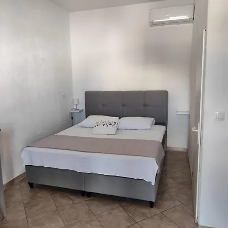 Peric Apartment Vir