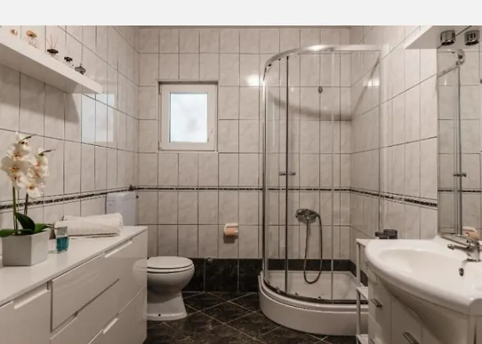 Peric Appartement Vir